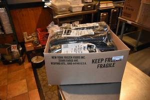 lot 293 image: Box of 3.25 oz black plastic cups