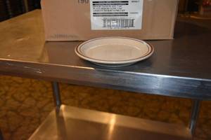 lot 317 image: Case of 7.25 plates 36 ct