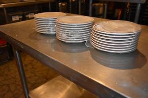 lot 321 image: 26 Small plates 6.25