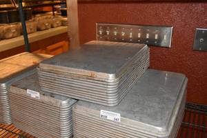 lot 346 image: 20) 18 X 13 sheet pans