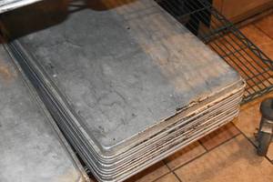 lot 359 image: 12) 18 X 26 Baking sheet pans