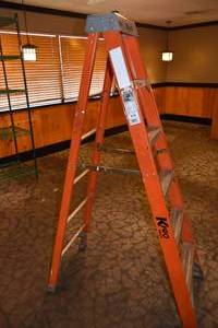lot 370 image: 6 Fiberglass K Pro step ladder