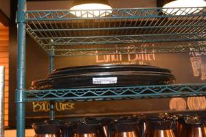 lot 376 image: 8 Assorted size serving trays