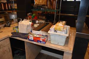 lot 389 image: Group of mitts,wraps, gloves, chalk etc...