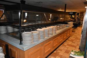 lot 118 image: Large Salad Bar &amp full size sneeze guard (To Be Removed Wednesday Morning)