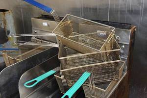 lot 420 image: 2 Large (12x5)and 1 Smaller fryer basket