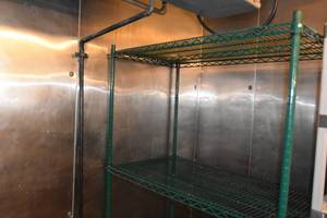lot 428 image: Metal Shelf-3 shelves green
