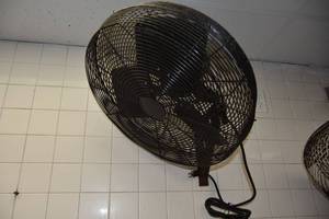 lot 432 image: Circulating Fan-21