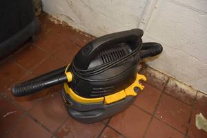 lot 437 image: Workshop 2 12 gal wetdry vac