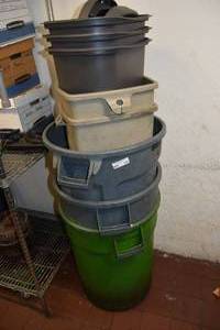 lot 439 image: 8 Wastebaskets-No rollers