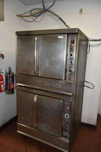lot 34 image: Montague double door double oven