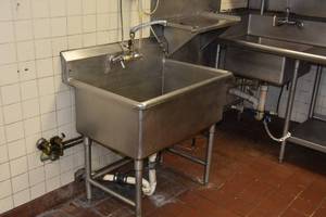 lot 53 image: Large Wash Sink 36 x 34 x 26