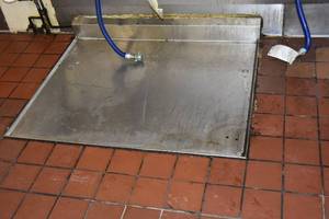 lot 59 image: SS Floor tray for fryers &