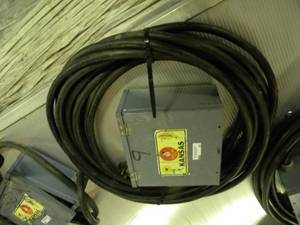 lot 31 image: Box 9 w cord at least 60 w 50 amp plug and stand