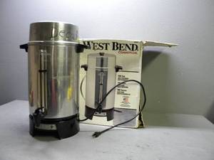 lot 46 image: 100 c. coffee pot-West Bend