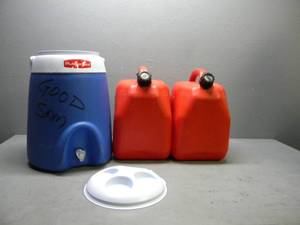 lot 52 image: 2 Gas cans and cooler