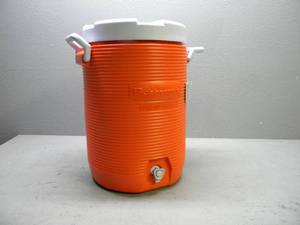 lot 51 image: Rubbermaid Orange Cooler-5 gal.