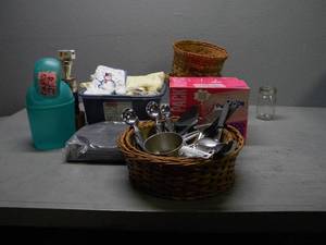 lot 73 image: Ice cream scoops, pastry display, sweet & low