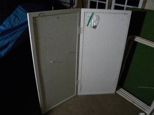 lot 87 image: White cork display board