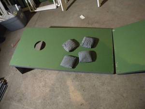 lot 91 image: Bean Bag Toss
