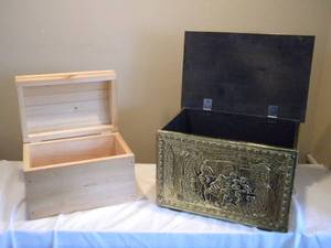 lot 11 image: Wood box & metal clad box