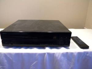lot 17 image: Denvon 5 compact disc music player