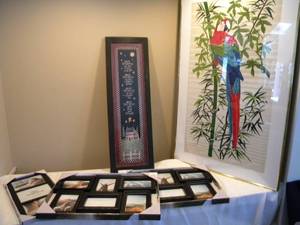 lot 28 image: 3) Photo frames & 2) pictures