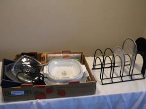 lot 36 image: 2) Corningware & bake pans