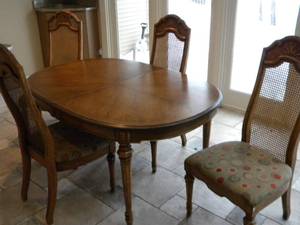 lot 37 image: Dining room table & cane back chairs