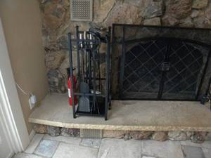 lot 40 image: Fireplace set & Fire extinguisher