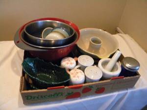 lot 46 image: S & P, blue sugar jar, pie plate,pestal