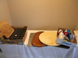 lot 51 image: Pizza stone, bread boards, Pyrex