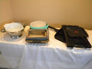 lot 57 image: Bakeware & bowls