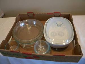 lot 60 image: 3) Pie plates & covered corning dish