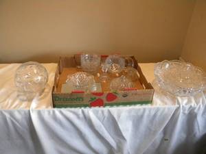 lot 67 image: Clear glass, covered dish,Bowl & more