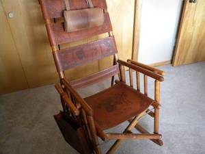 lot 85 image: Leather & wood rocker whand bag