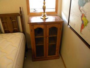 lot 90 image: Glass door bookshelf with lamp