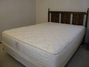 lot 91 image: Queen size bed with headboard