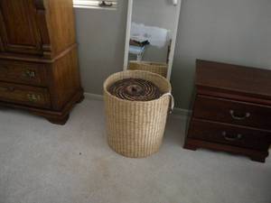 lot 93 image: Wicker clothes baskets & wall mirror