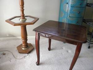 lot 99 image: Lamp table & Billhook table