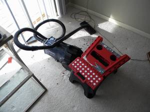 lot 98 image: Sanitare vacuum & two step stools