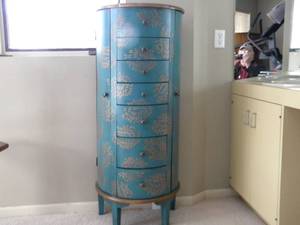 lot 100 image: Six drawer jewelry cabinet -green