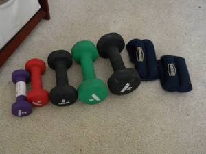 lot 103 image: Several stets of hand weights 2 - 10 pd