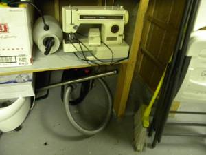 lot 119 image: B-Ovente vacuum & Kenmore open arm