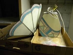 lot 129 image: B-Leaded glass table lamp & shade