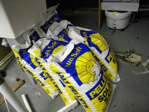lot 131 image: B- 6) Bags of softener salt