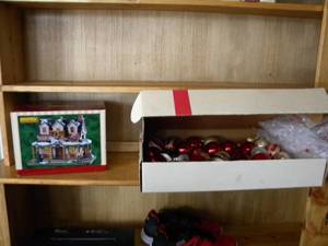 lot 134 image: B-Lemax House antique Bulbs