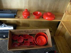 lot 135 image: B-Waechtersbach Christmas dishes-8 mugs, bowls matches lot 181