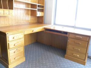lot 147 image: B-Two piece corner desk with return
