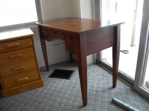 lot 149 image: B-Solid wood desk with five drawers